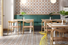 Erretre Ceramiche cementine targate Sant'Agostino gamma Patchwork Colors posate sia su pareti che pavimento di un ristorante