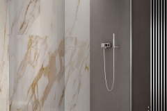 Erretre Ceramiche docce cabina doccia in vetro lucido ad anta scorrevole all'interno di un bagno moderno