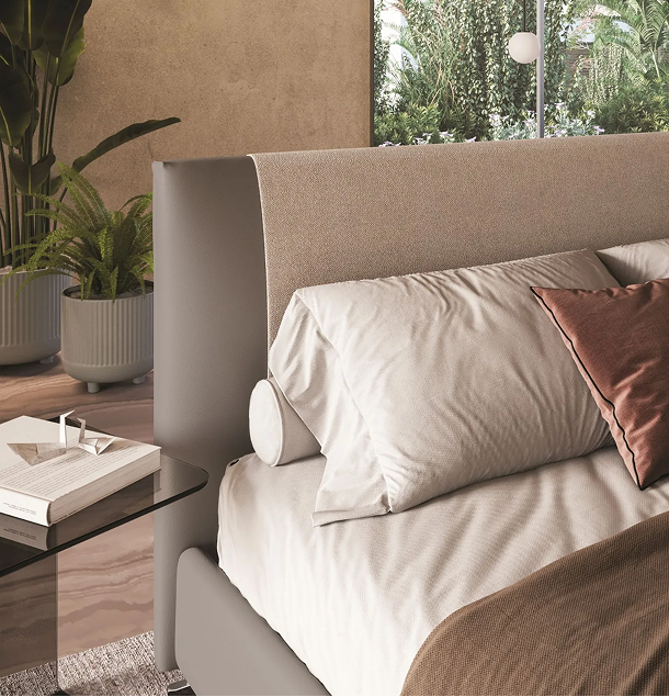 Dettaglio del letto con materasso ergonomico e imbottito per dare comfort e comodità, del brand Ergogreen.
